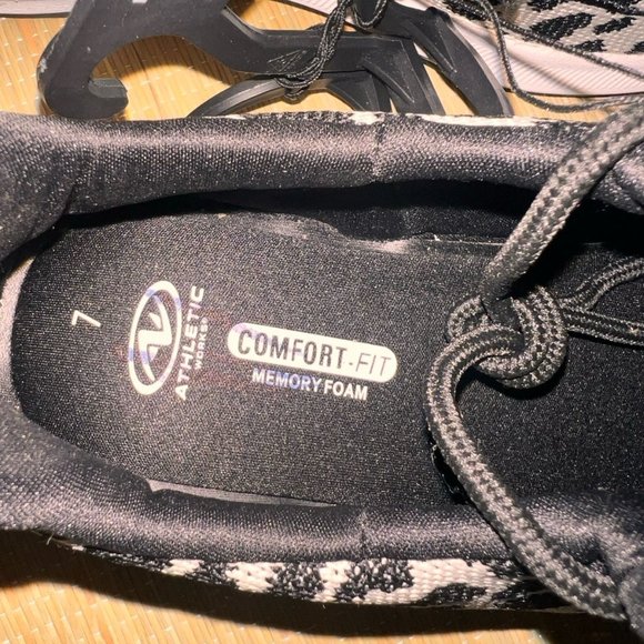 Athletics Works Women's Comfort Low Vamp Slip On Sneaker NWT - Picture 5 of 8